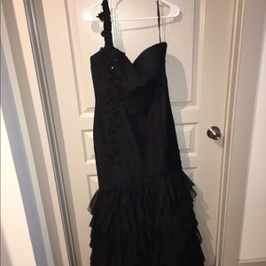 Mermaid gown with 1 shoulder and beading detail