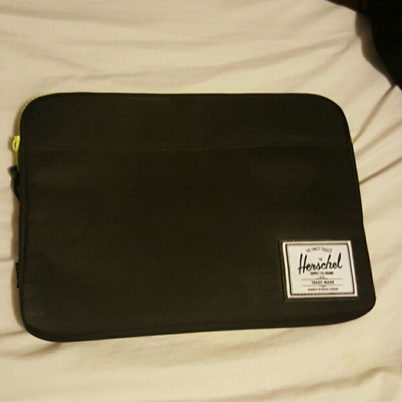 Herschel 13 inch laptop case