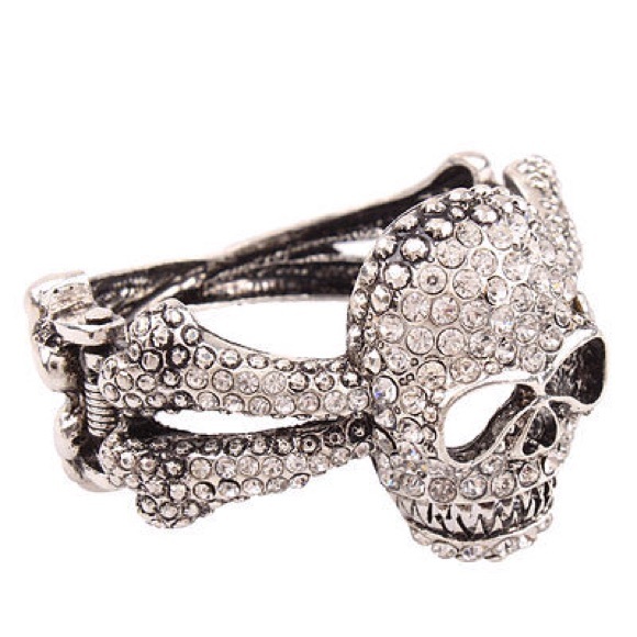 SALE! GORGEOUS SKULL ENCRUSTED BRACELET JUST FAB - Picture 2 of 4