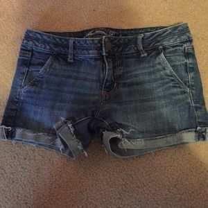 Frayed jean shorts💙