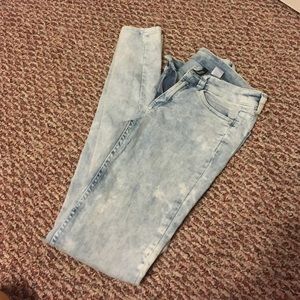 Light washed skinny high waisted jeans
