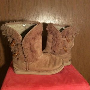 Very cute booties and very good condition