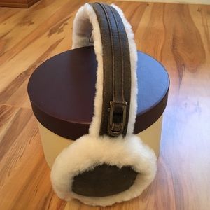 New UGG Bomber Jacket Chocolate Earmuffs w. Box