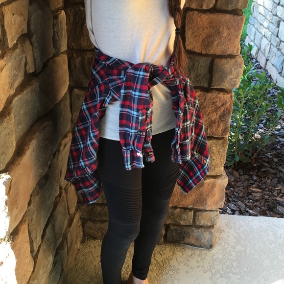🚫SOLD IN BUNDLE🚫Hollister flannel