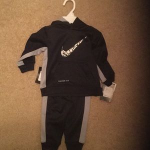Boys 12 month Nike 2 piece set NWT