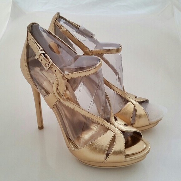 🎉CLEARANCE !🎉 BCBGMAXAZRIA GOLD DUST HEELS
