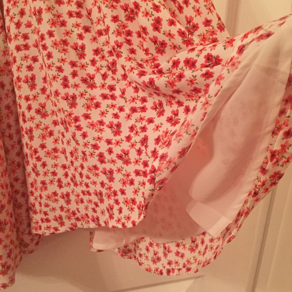 💢SOLD💢Floral Summer Dress - Picture 2 of 4