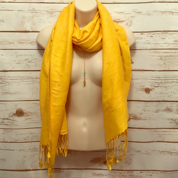 Accessories - Yellow scarf