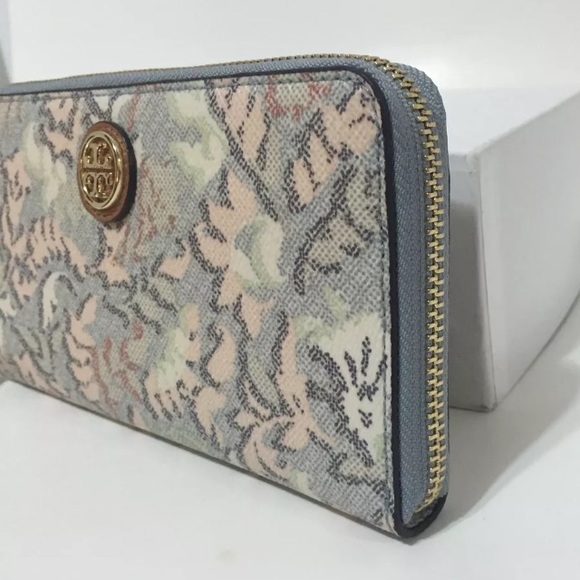 Tory Burch
Kerrington Zip Continental Wallet - Picture 2 of 4