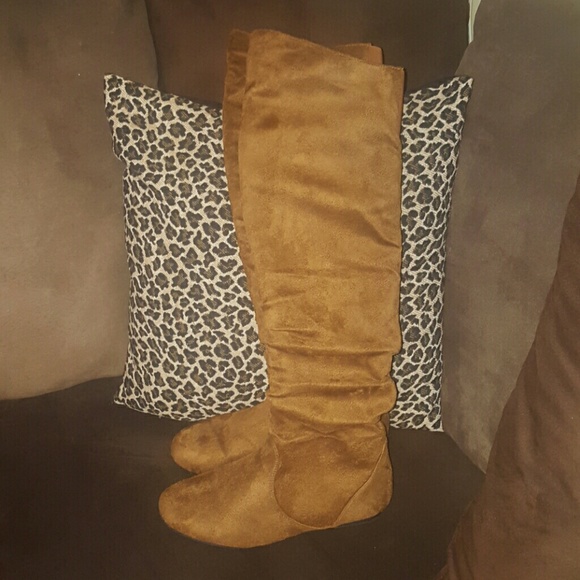 TAN! Knee high Boots!!