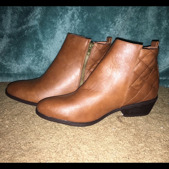 BRAND NEW- Brown/Tan booties