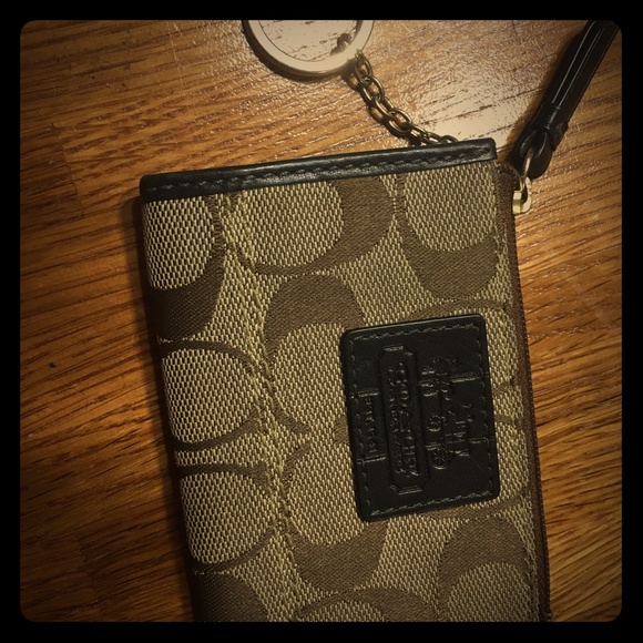 Coach Handbags - ‼️ FINAL PRICE DROP ‼️Coach money wallet.