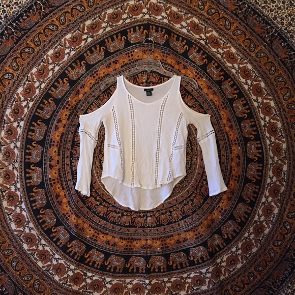 Rue 21 White Cold Shoulder Top