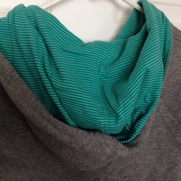 GAP Sweatshirt - Picture 4 of 4