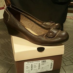 Button Wedge Shoes