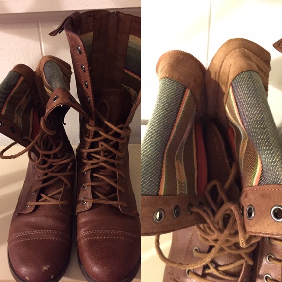Boots with patten on inner sides. Zip in back,
