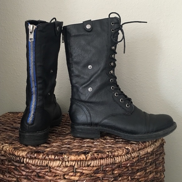 Lace up boot with blue zipper on back
