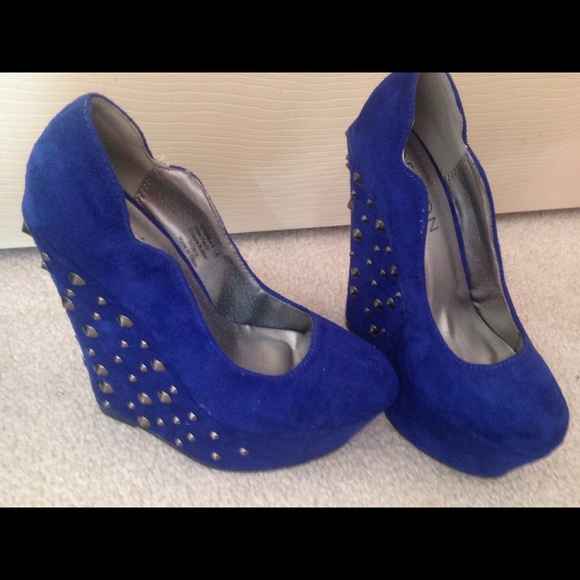6 inch blue spiked wedge platforms