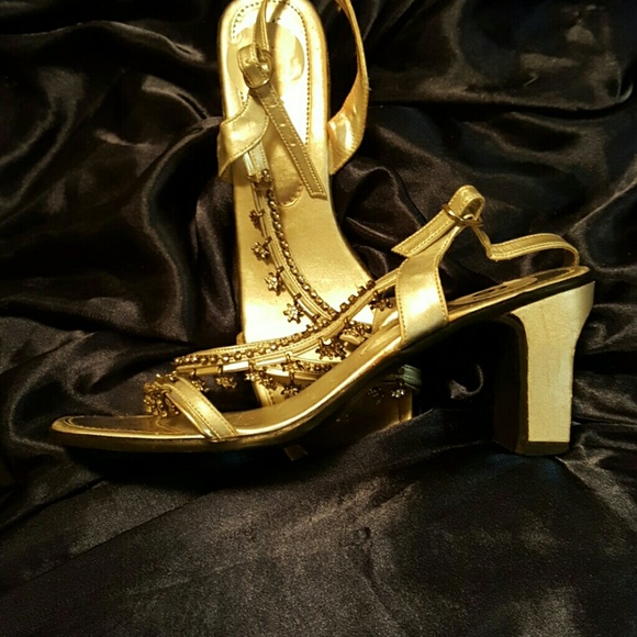 Ladies silver shoes with stars worn 1x to wedding - Picture 2 of 4