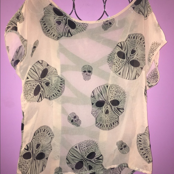 Skull top with ribbons on back