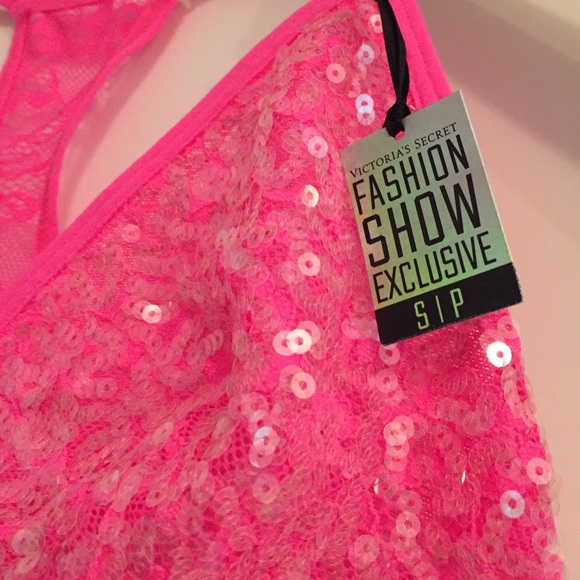 💥SOLD💥RARE VS Pink Fashion Show Bralette - Picture 2 of 4