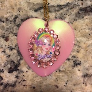 Pink heart Barbie tarina Tarantino