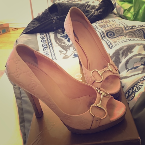 Pink classic Gucci heels - Picture 1 of 3