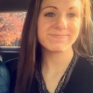 Meet your Posher, Cynthia