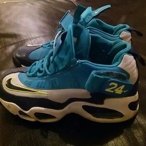 Nike comfortable basketball shoes