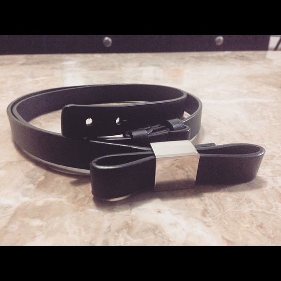 NY&Co. Adjustable Black Bow Belt - Picture 1 of 2