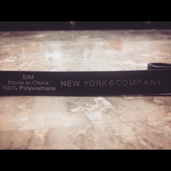 NY&Co. Adjustable Black Bow Belt - Picture 2 of 2