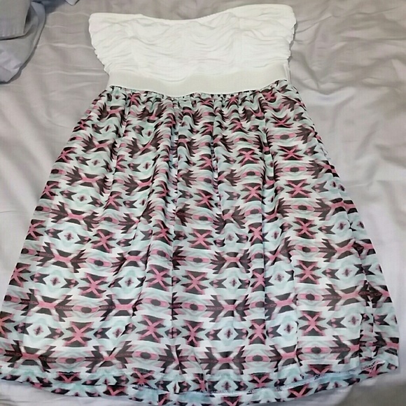 Very cute tribal print strapless slip-on dress