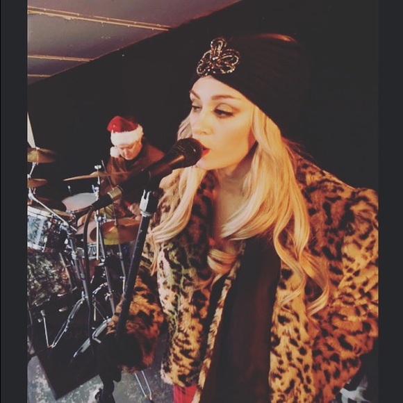 Meet your Posher, Gia - Picture 2 of 4