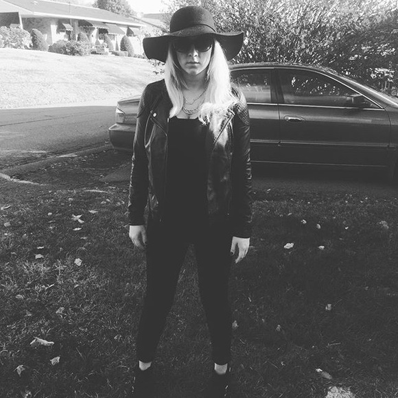 Meet your Posher, Gia - Picture 4 of 4