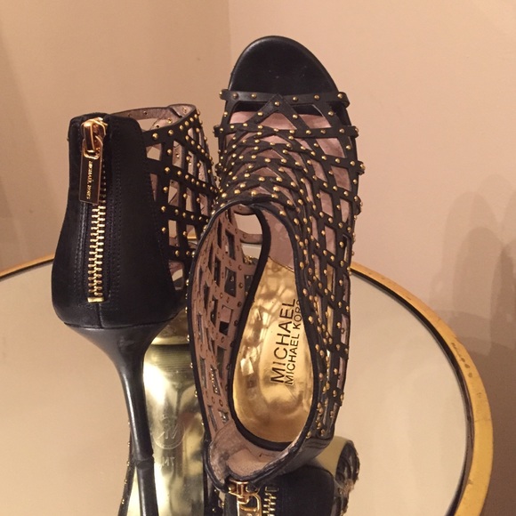 Michael Kors laser cut black studded bootie, S 7M - Picture 3 of 4