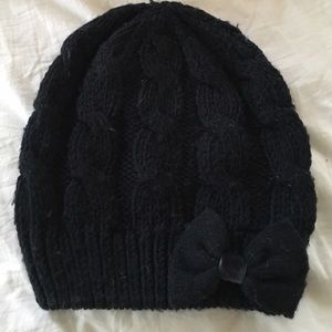 Navy blue knitted hat with bow
