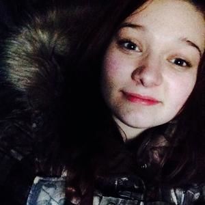 Meet your Posher, Carly cae