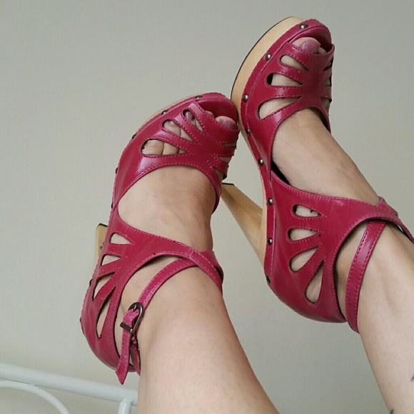 Tuk high heels