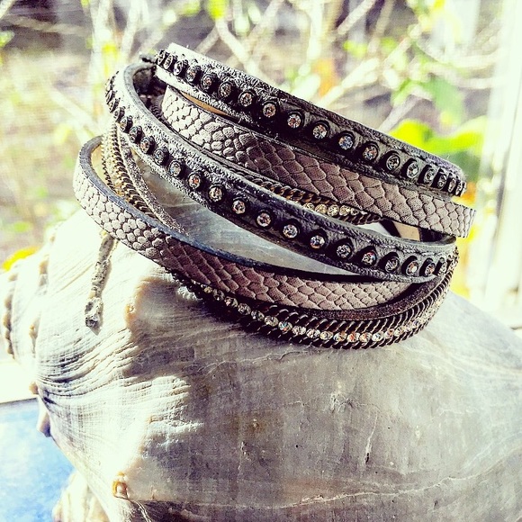 Swarovski Jewelry - 💥New Metallic Gray Snakeskin Leather Wrap Around