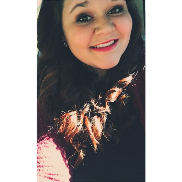 Meet your Posher, Jaclyn - Picture 2 of 2