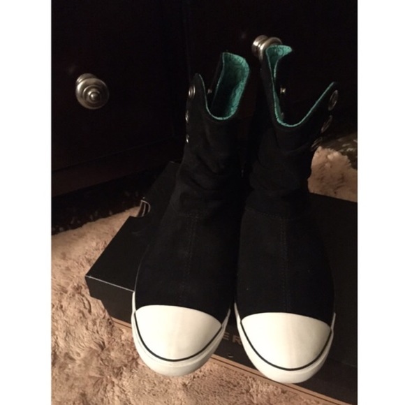 Converse - Picture 2 of 4