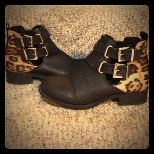 Black leopard print ankle boots