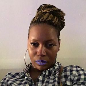 Meet your Posher, Dee