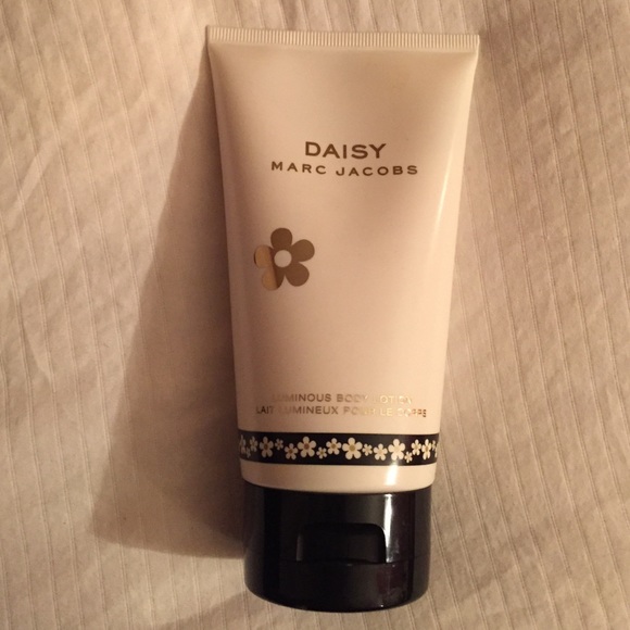 Marc Jacobs Daisy body lotion! Never been used! 🌼
