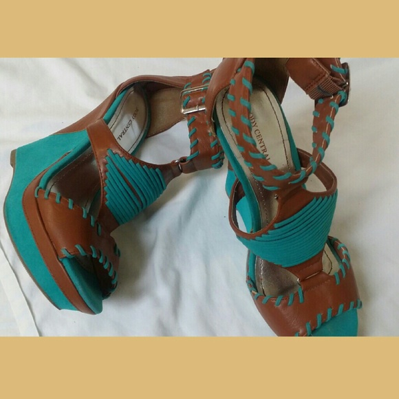 Body Central Diamond Stitch Wedges - Picture 4 of 4