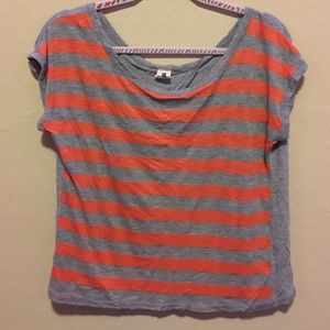 Francesca's open back Shirt✨