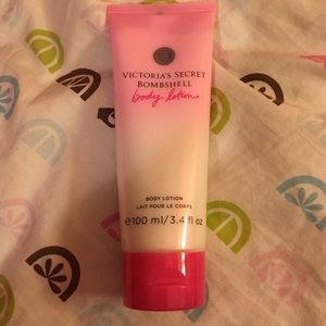 VS bombshell body lotion