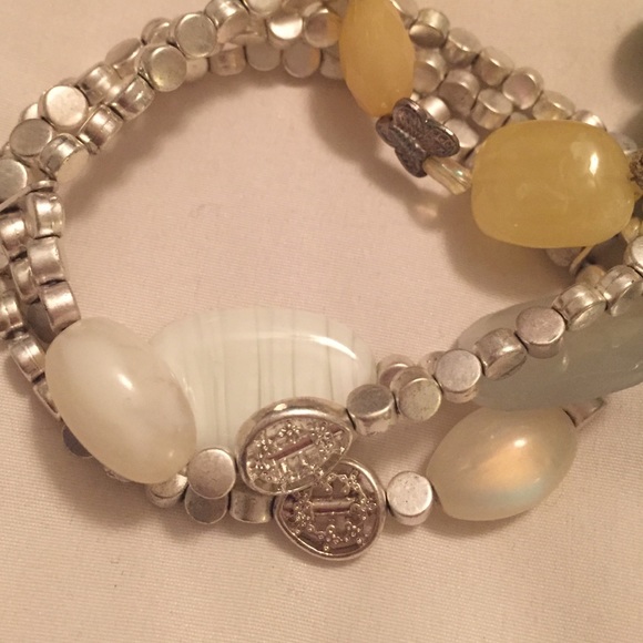 Bracelets 💐 - Picture 3 of 4