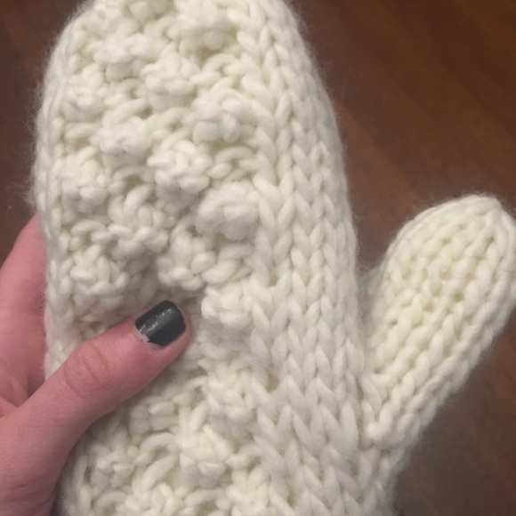Mittens - Picture 2 of 3