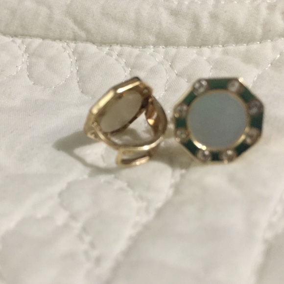 Gold earring - Picture 3 of 3